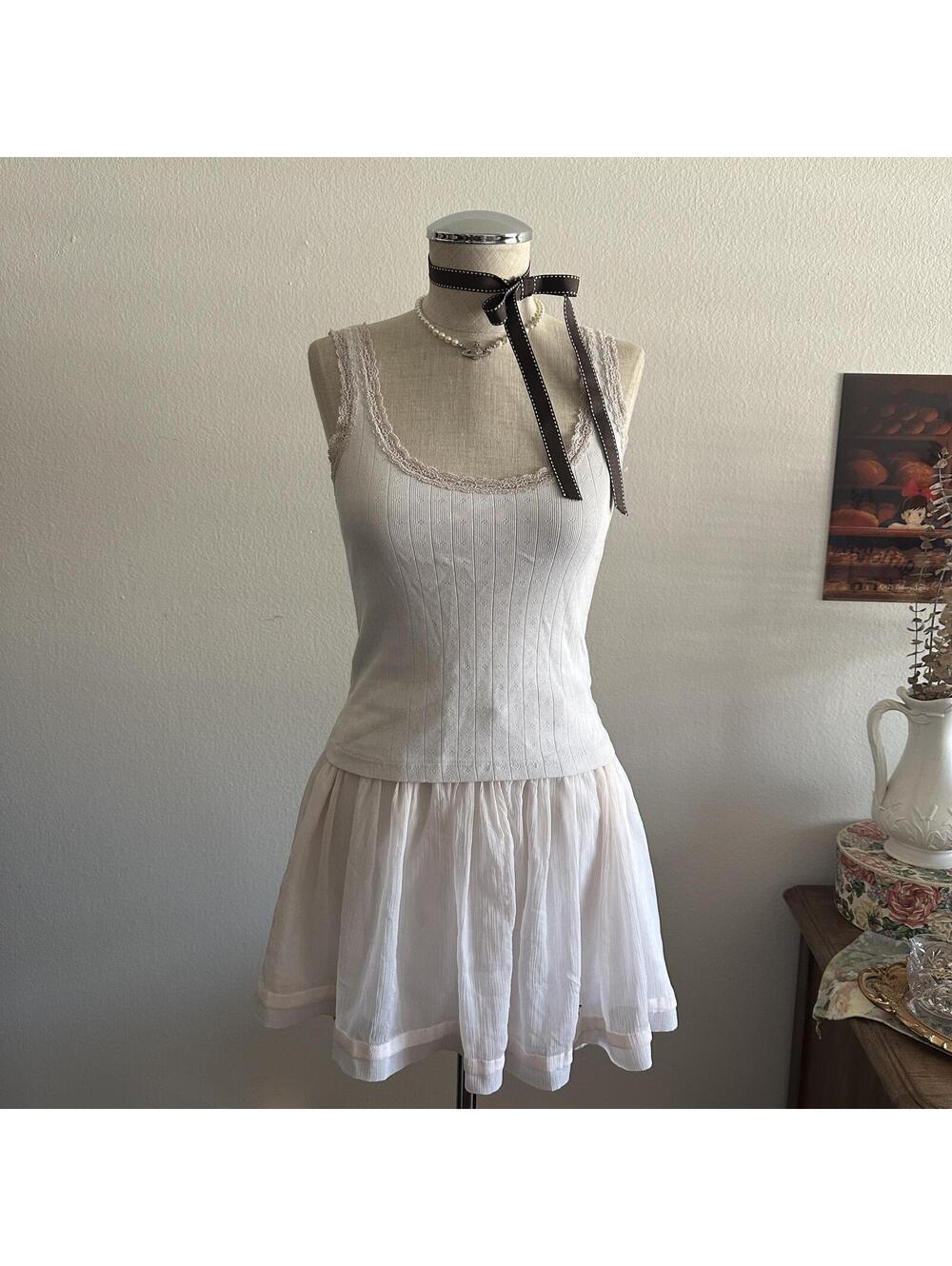 Brandy Melville pink lace trim white eyelet tank top